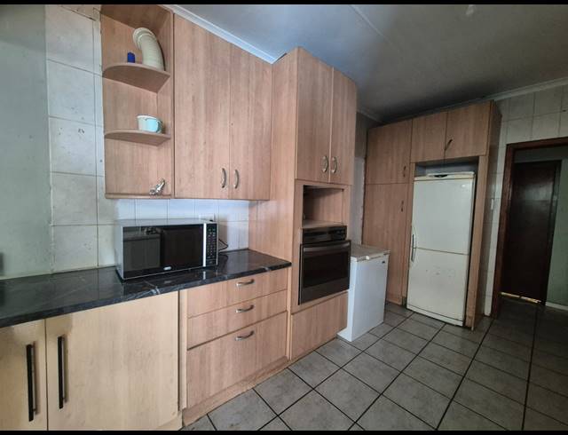 21 BEDROOM HOUSE FOR SALE IN VANDERBIJLPARK SE 7